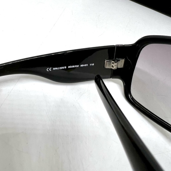 MARC by MARC JACOBSđź’ĄSOLD OUTđź’ĄUnisex Black Frame Sunglasses - Picture 10 of 10